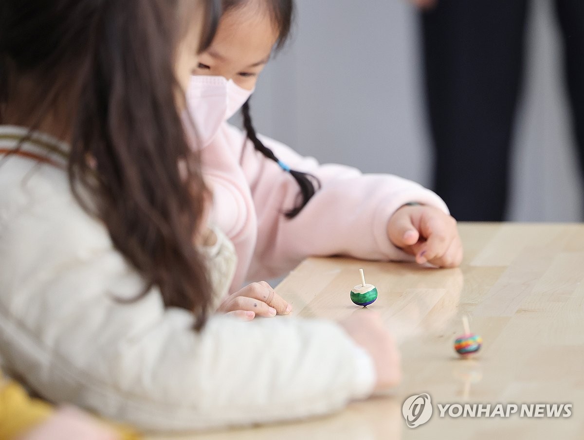 [현장] 전래놀이·동화구연…울산 24개 초교서도 늘봄학교 시작