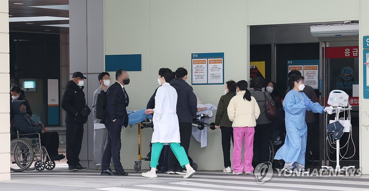 병원들 '축소 운영' 본격화…'병동·응급실·직원' 모두 줄인다