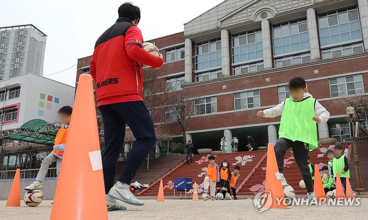 교사 업무 늘고 공간 부족하고…"늘봄학교 불만 하루 새 80여건"