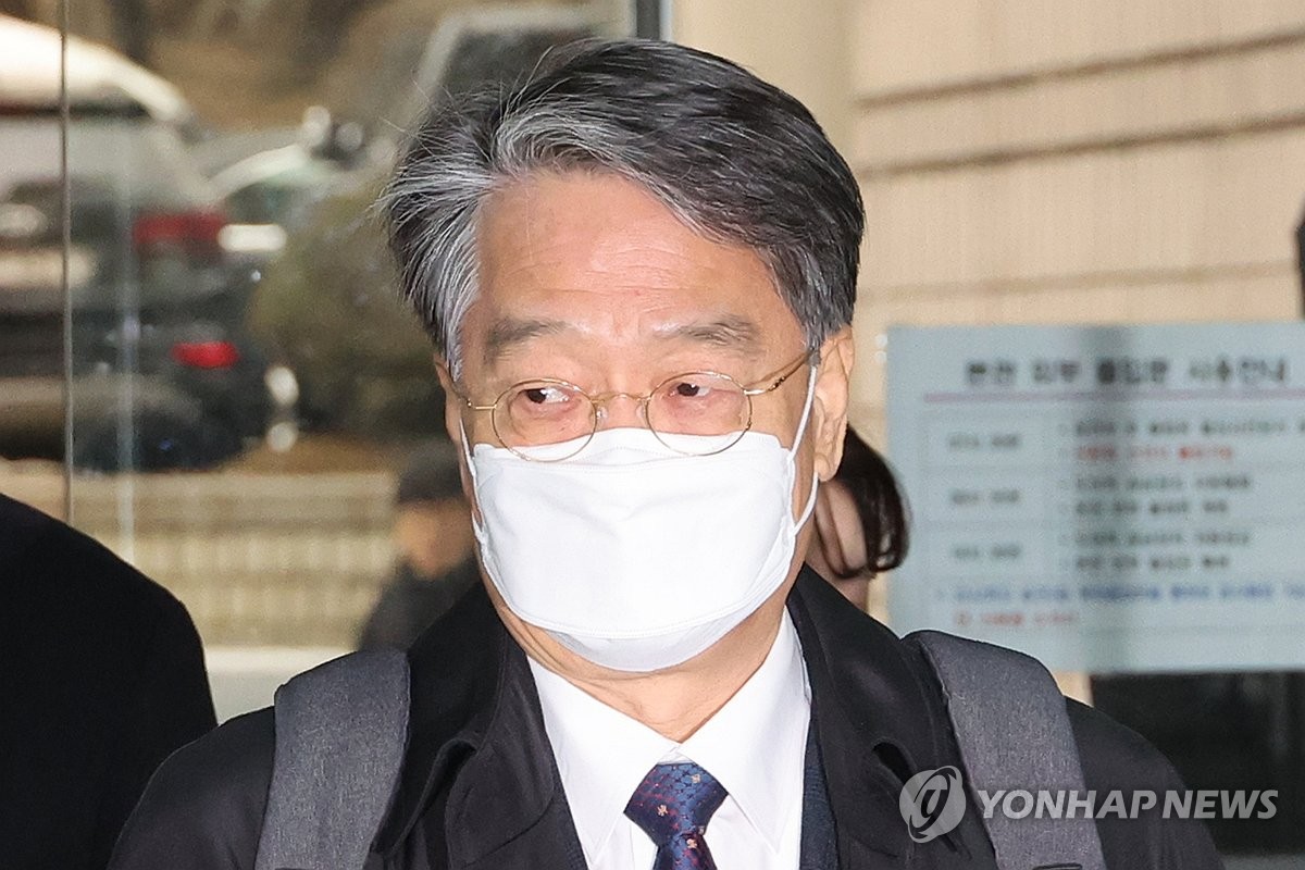 '딸 채용청탁 혐의' 前선관위 사무차장 기소…檢 "공무원 세습"