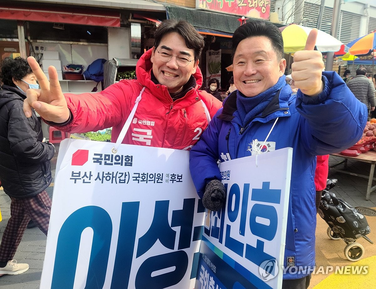 [4·10 격전지 르포] 부산 사하갑, 외나무다리서 선후배 격돌