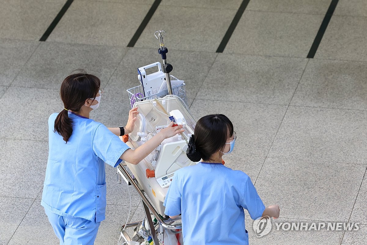 돌아오지 않는 전공의들…간호사 진료행위, 현장에선 '글쎄'(종합)