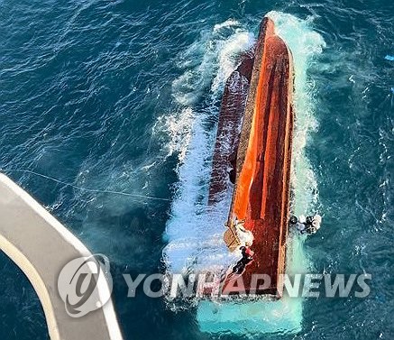 제주 출항 어선 통영 욕지도 해역에서 전복…9명 실종(종합)