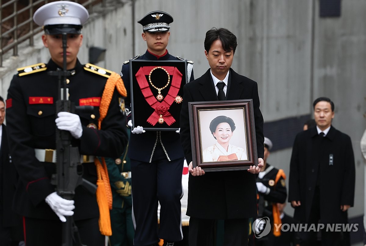 손명순 여사 영결식…'평생 동지' YS 곁에 잠들다