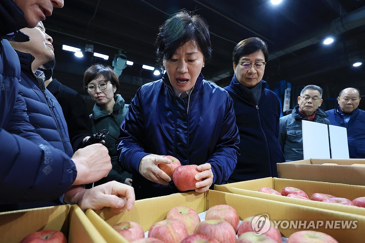 송미령 장관, 사과 저온피해 예방 점검…"안정적 생산기반 조성"