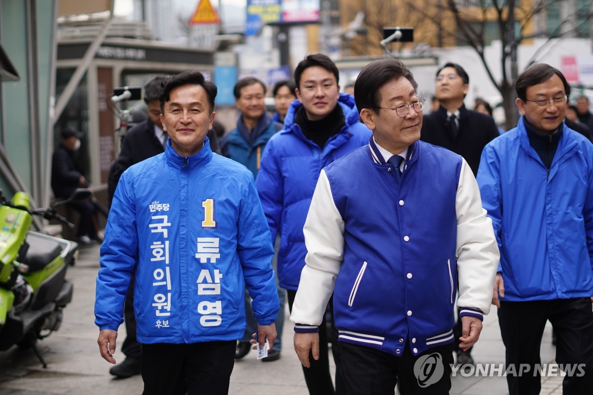 이재명, 연이틀 동작을 찾아 류삼영 지원…용산도 방문