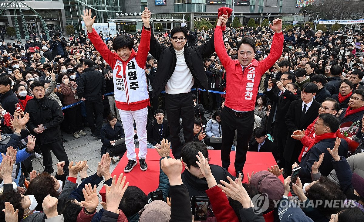 김영주 손잡은 한동훈 "욕만 쏟아낸 이재명, 영등포 개선 못해"