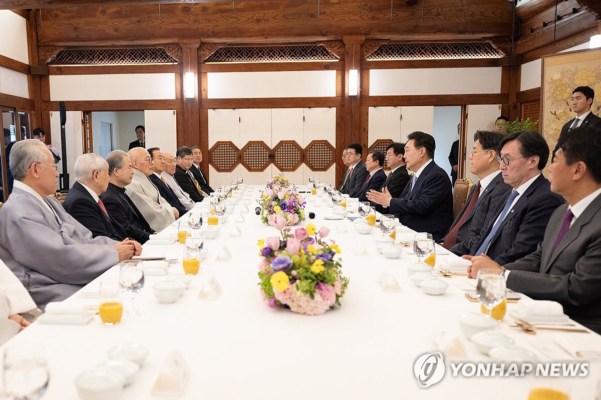 종교지도자 만난 尹대통령 "민생에 여야, 좌우 없어(종합)