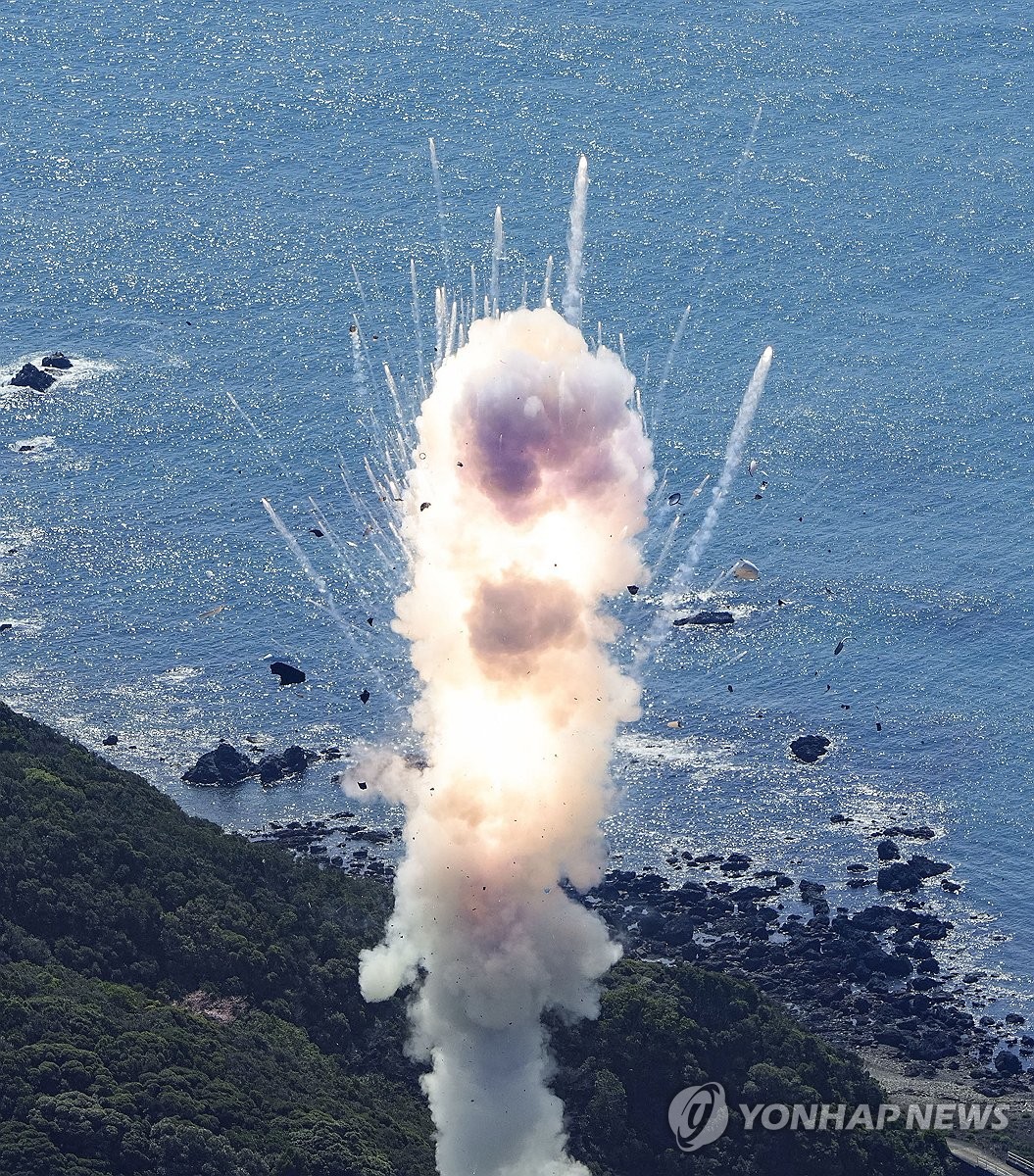 일본 첫 민간주도 위성 발사 실패…로켓, 5초 만에 공중 폭발(종합2보)
