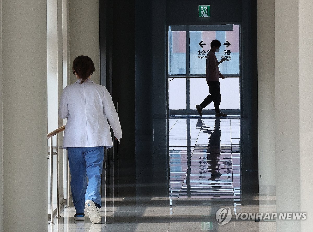 출구없는 갈등…의대교수 집단행동 움직임·유효휴학 6천명 상회