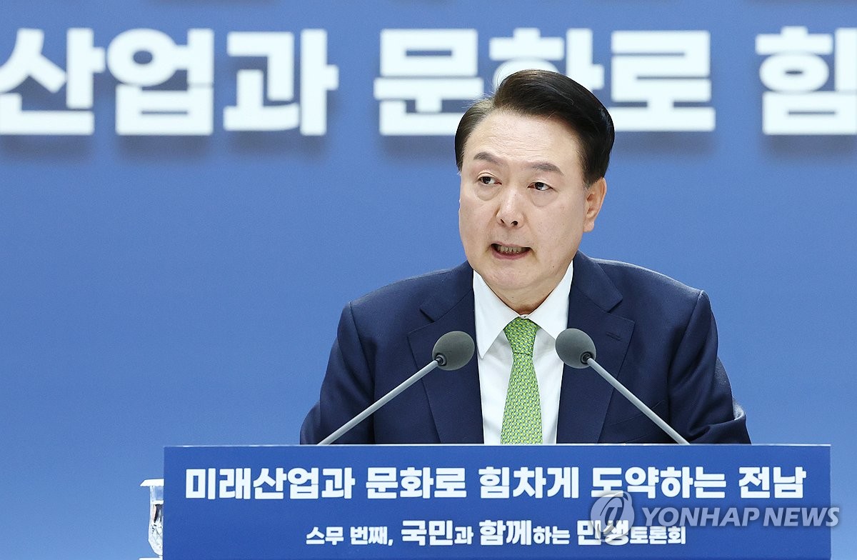 尹 "익산∼여수 고속철도망·영암∼광주 '한국형 아우토반'"