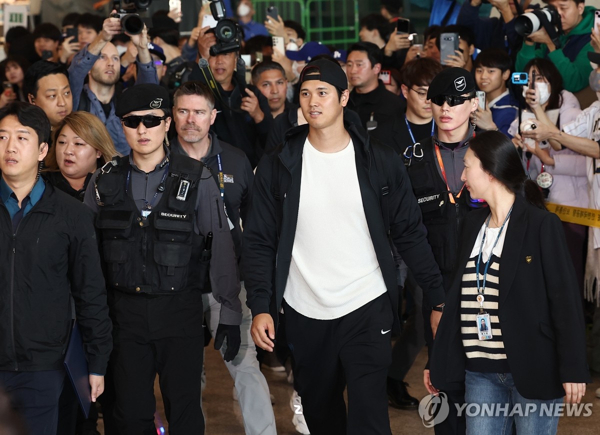 공항서 LA다저스 선수단에 날계란 던진 20대 "기분 나빠서"