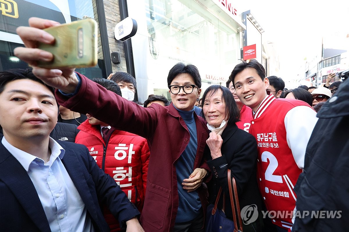 한동훈, '격전지' 오산·평택 방문…시장 돌고 학부모 간담회