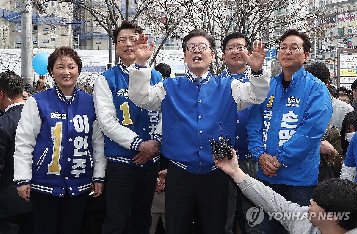 이재명, 이틀째 수도권 찾아 '정권 심판' 호소