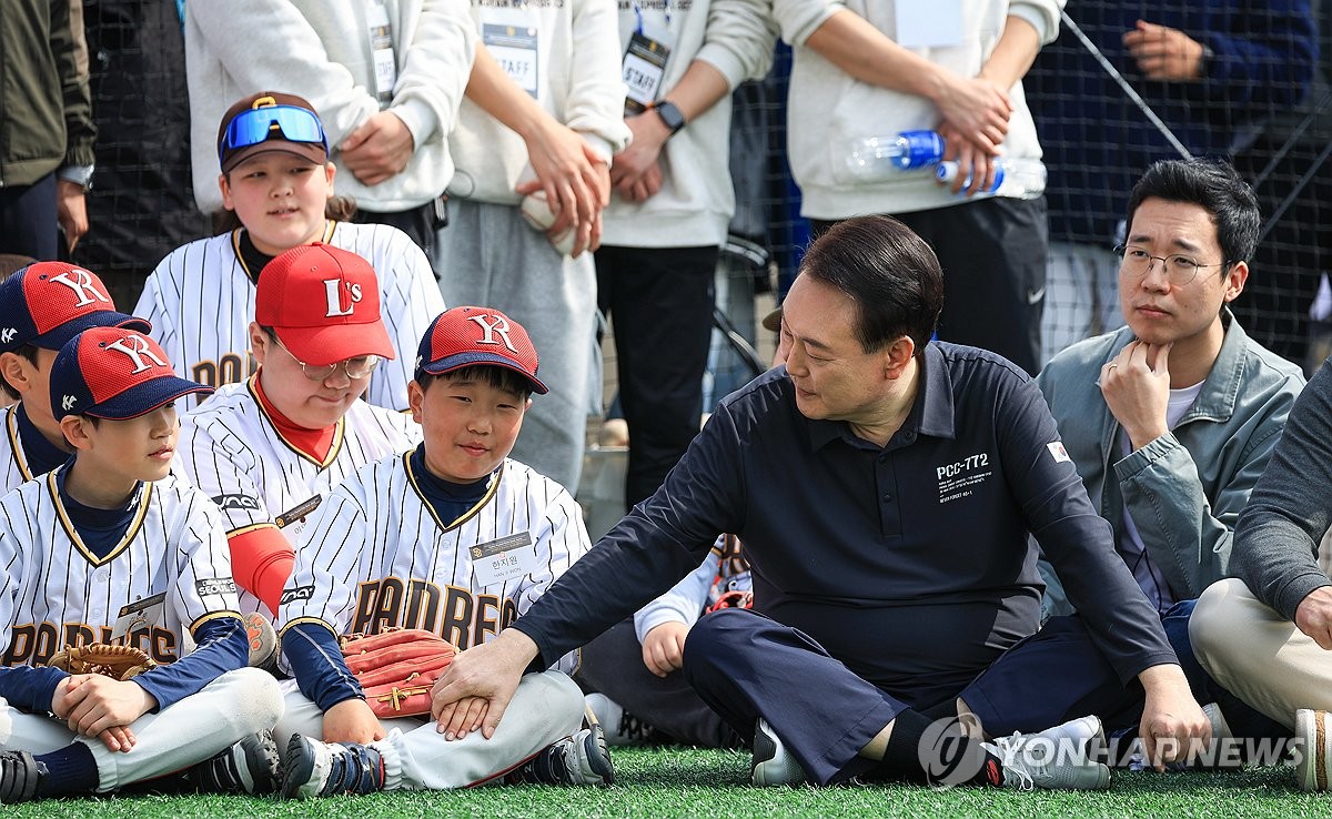 "尹지지율, 1.6%p 내려 38.6%…4주 만에 다시 30%대"[리얼미터]