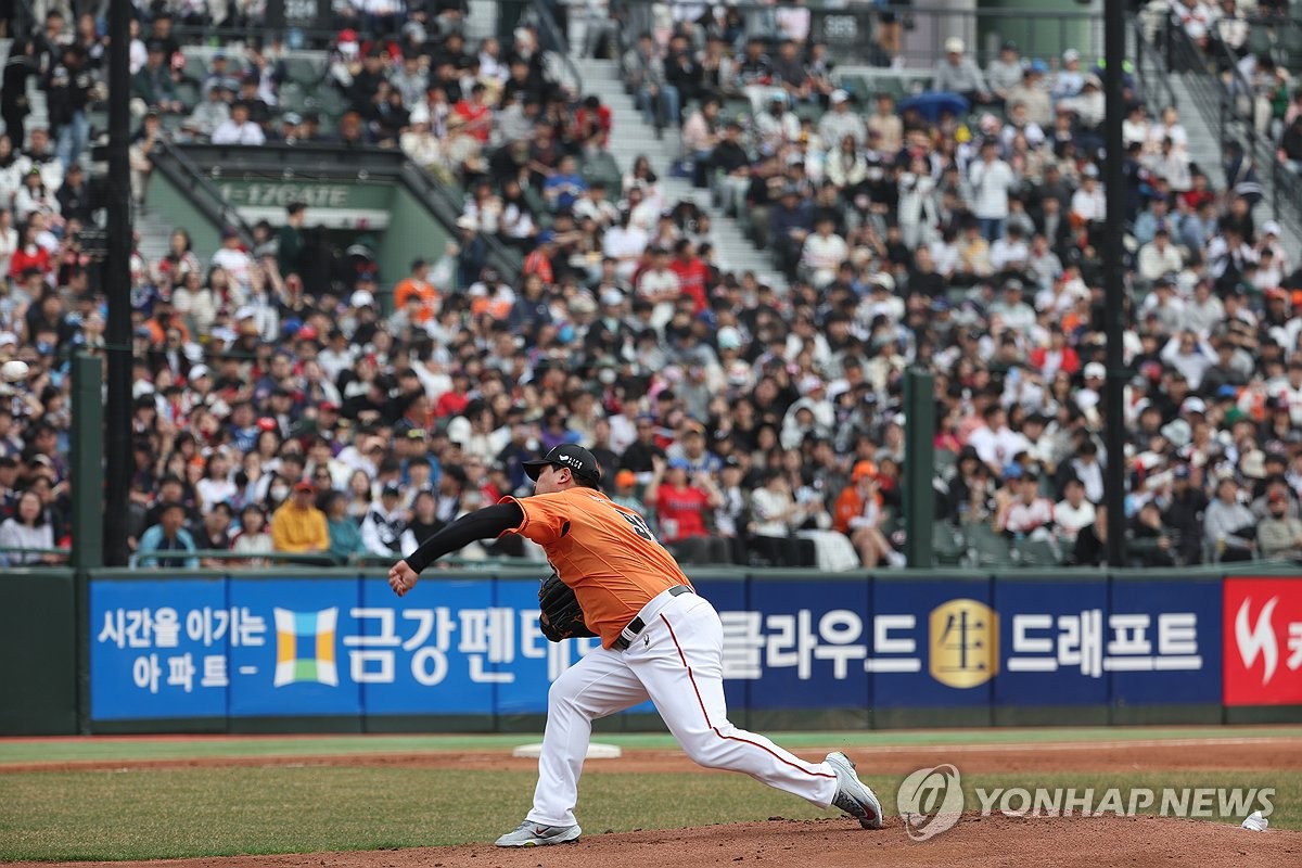 '류현진 복귀전'에 몰린 야구팬…잠실 2만3천750석 매진