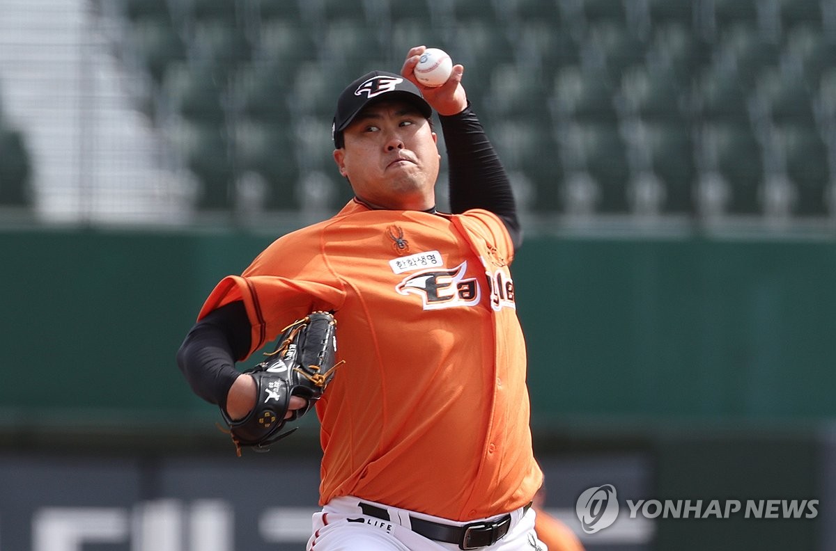 한화 류현진, 12년 만에 KBO 개막전 선발…SSG 김광현도 출격(종합)