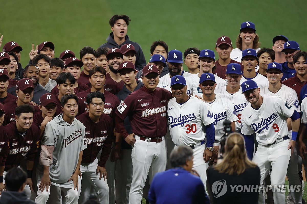 홍원기 키움 감독 "다저스와 평가전, 선수 성장의 자양분 되길"