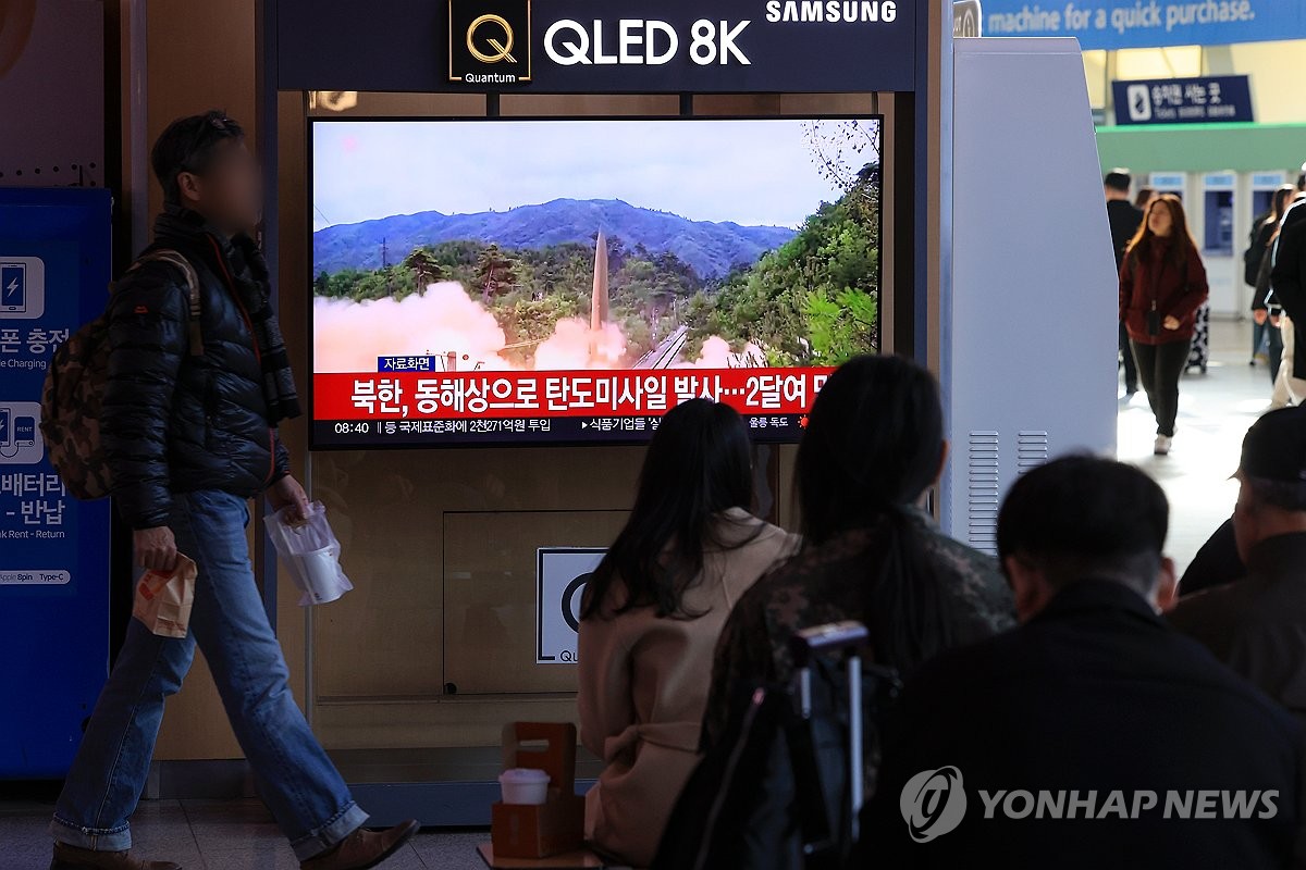북한 단거리 탄도미사일 여러발 발사…한 달 만에 도발 재개(종합2보)