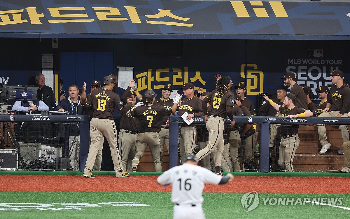 김하성 홈런 두방·고우석 고전…샌디에이고, LG와 평가전 승리