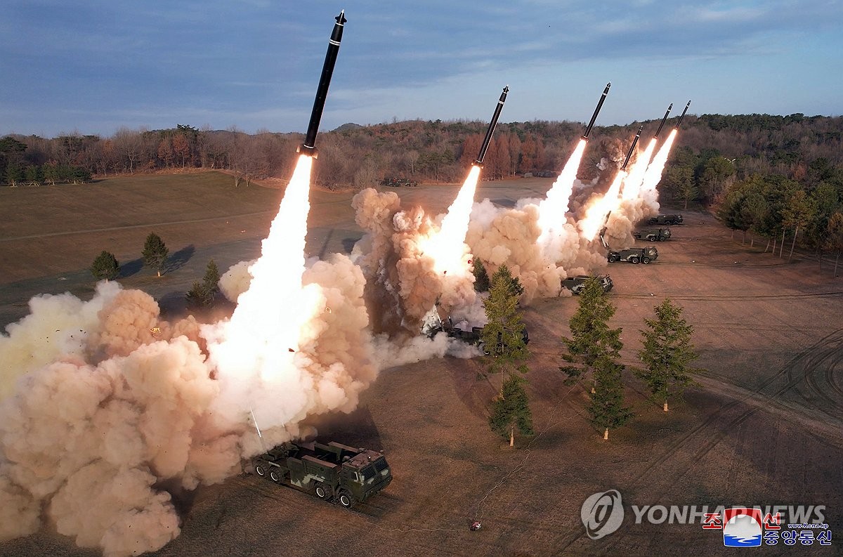 김정은, 초대형방사포 사격훈련 지도…"적 수도 붕괴 태세 완비"(종합2보)