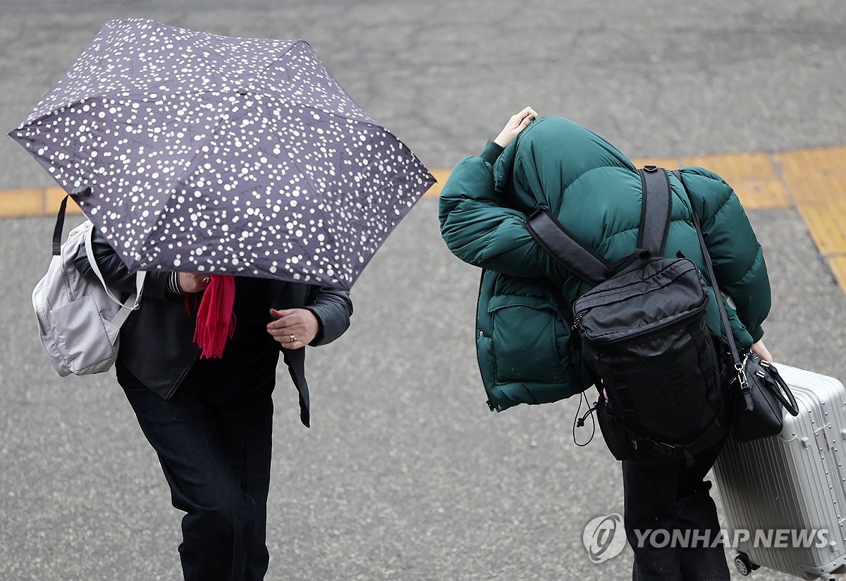 [내일날씨] 전국 흐리고 비…제주·남해안 천둥·번개 동반 강한 비