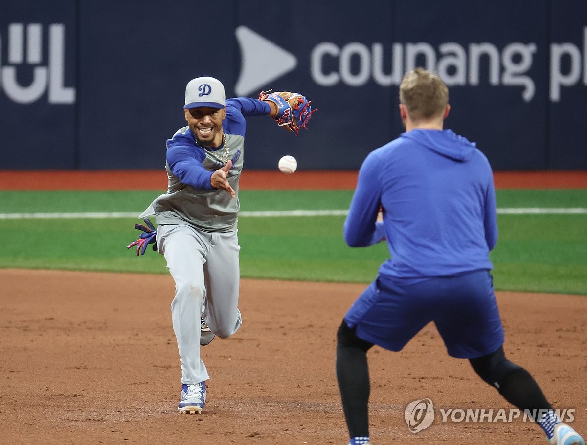 다저스, 개막 앞두고 마지막 훈련…베츠는 가장 늦게까지 구슬땀