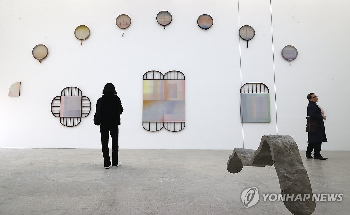 "난 동서남북 작가"…구순 여성조각가 김윤신, 국제갤러리 전시