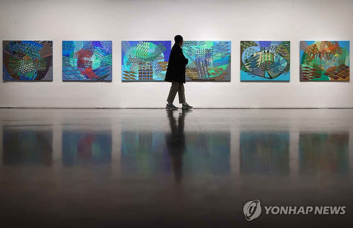"난 동서남북 작가"…구순 여성조각가 김윤신, 국제갤러리 전시