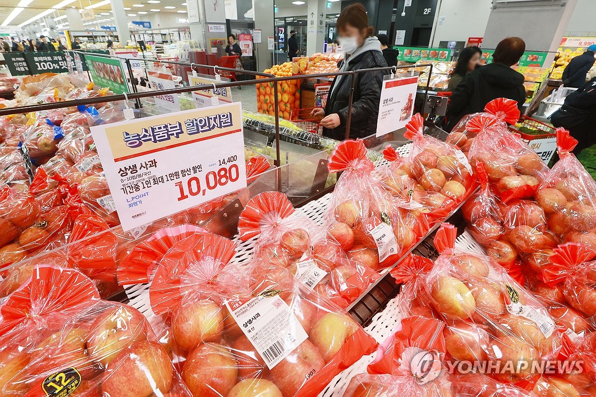 사과 소매가격, 할인지원에 '10% 넘게 하락'…도매가는 유지