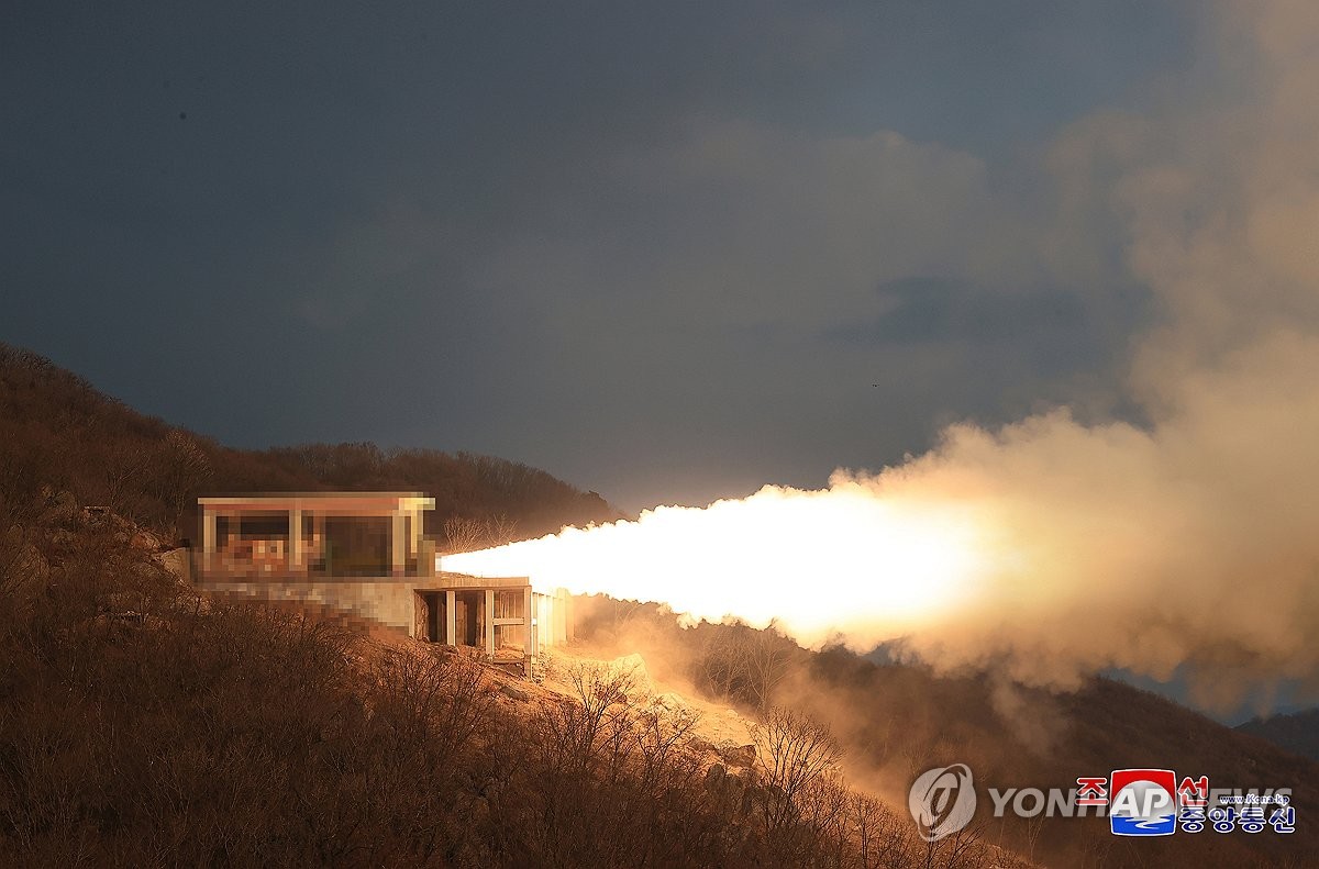 북 "신형 중장거리 극초음속미사일 고체연료엔진 지상시험 성공"(종합)