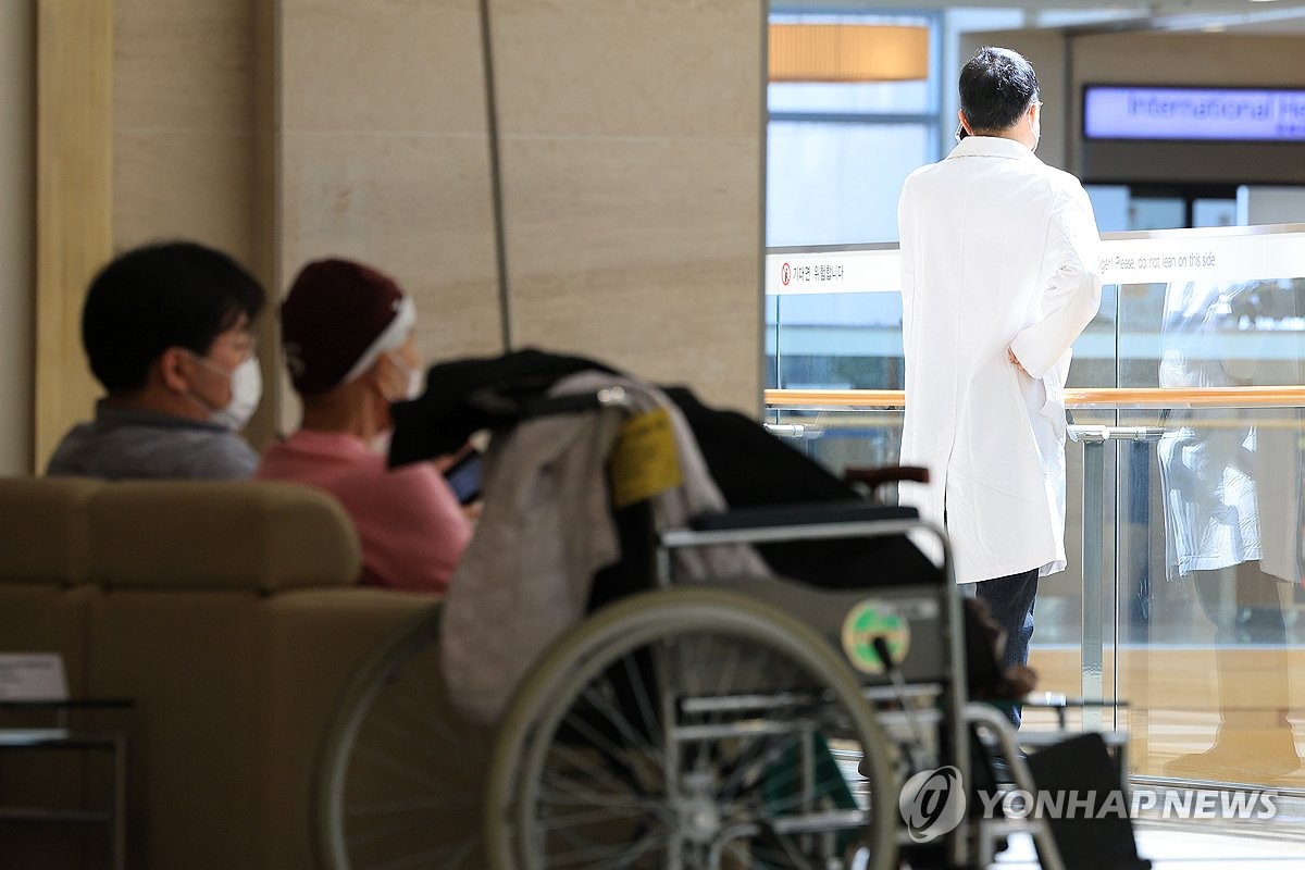 의대 증원 2천명 공식화에 의료계 '대화 vs 투쟁' 갈림길(종합)