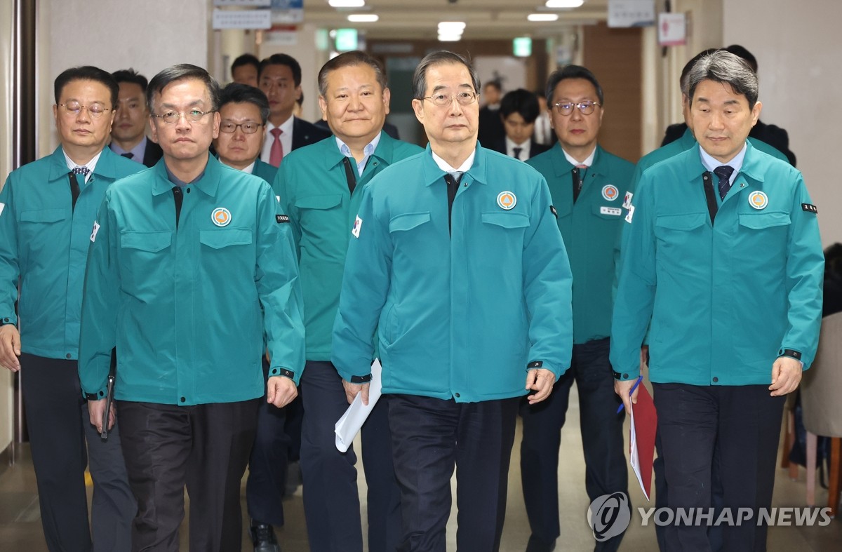 한총리 "의대 2천명 증원은 최소치…적당히 타협하면 국민 피해"(종합)