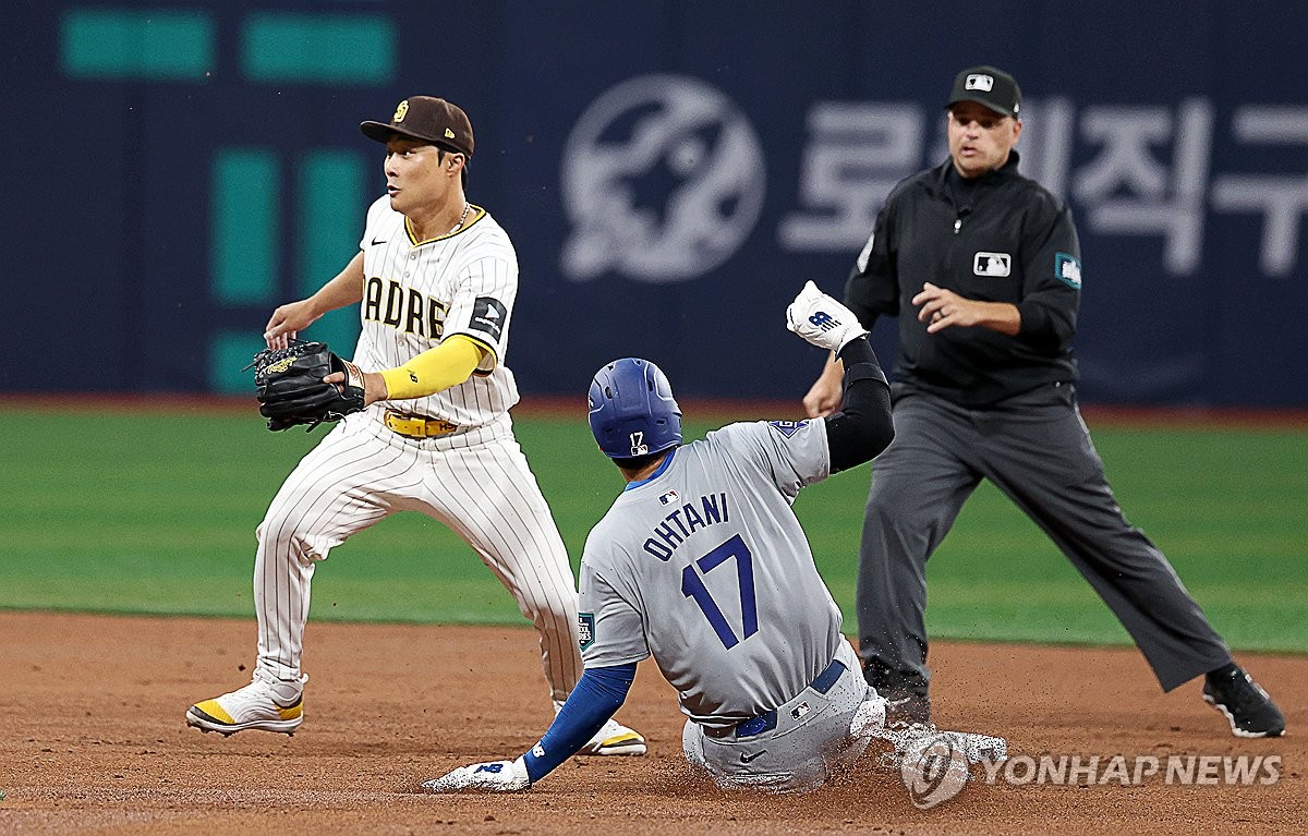 '다저스 데뷔전 멀티히트' 오타니 "주루사, 완전히 내 실수"(종합)