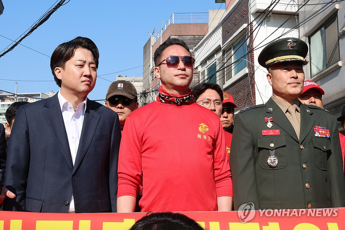 이준석, '항명' 혐의 기소된 박정훈 만나 "尹이 국민에게 항명"