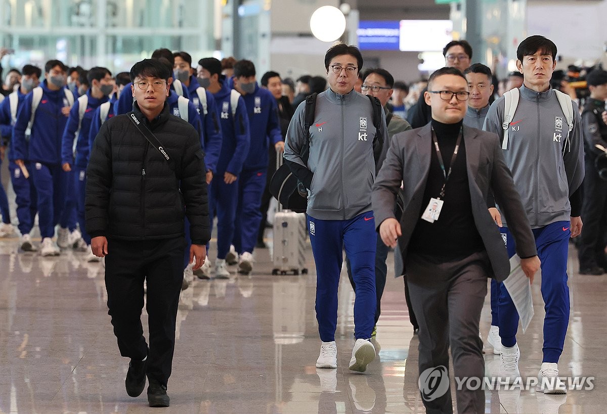 황선홍호, 북중미 월드컵 예선 태국 원정 치르러 출국