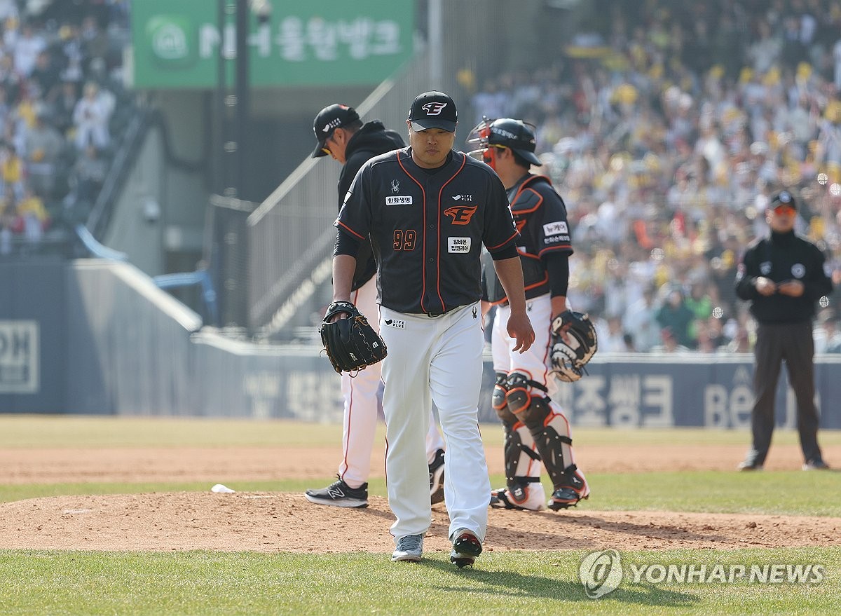 43번째 프로야구 전 구장 매진 개막…LG, 류현진의 한화 격파(종합)