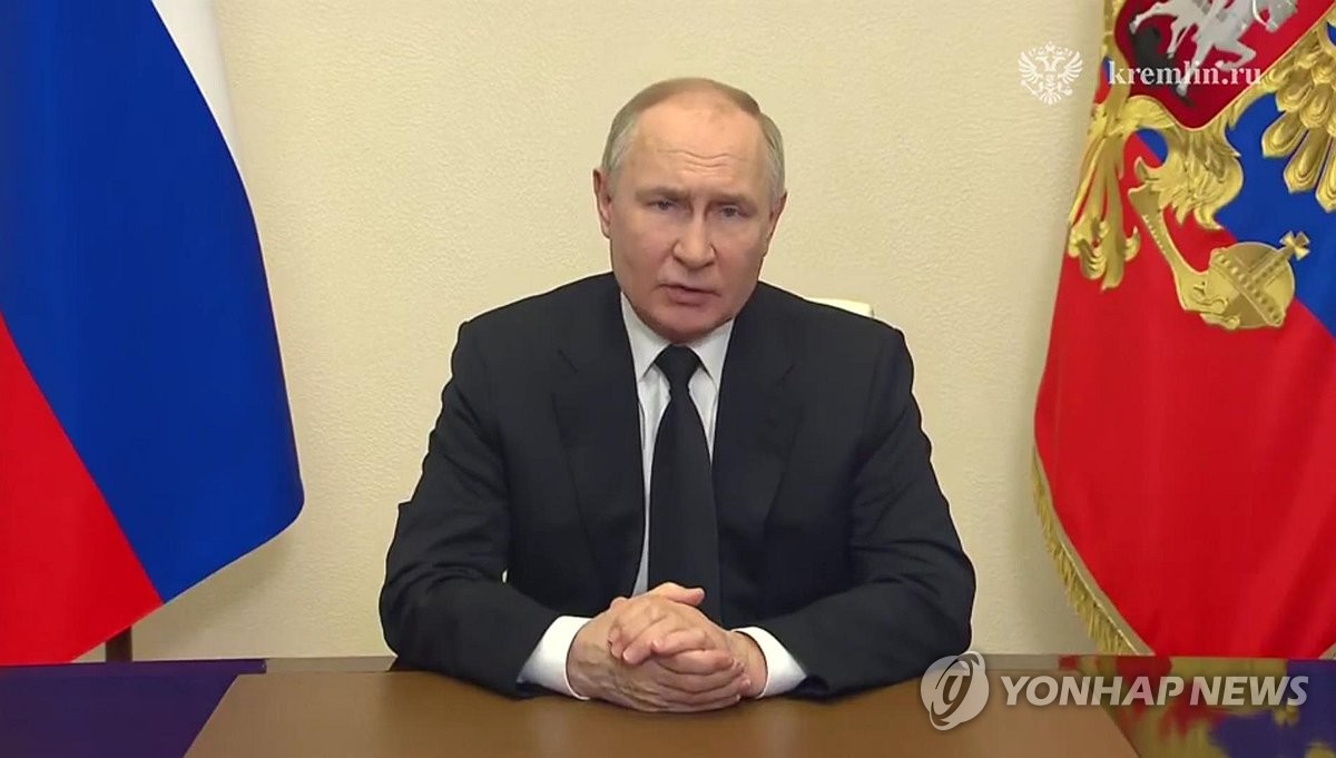 푸틴 우크라 배후 지목에 美 'IS 소행' 쐐기…테러 책임론 공방