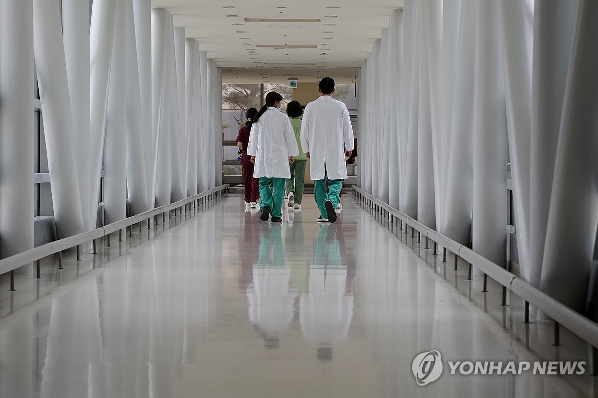 한국의학교육평가원 "대규모 증원으로 의학교육 퇴보 우려"