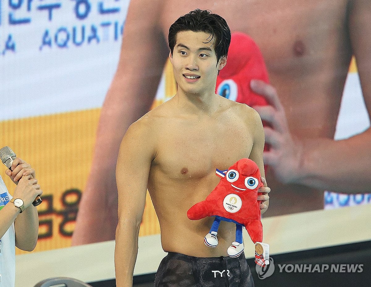 황선우, 대표선발전 자유형 100ｍ 1위…파리 올림픽 티켓 확보