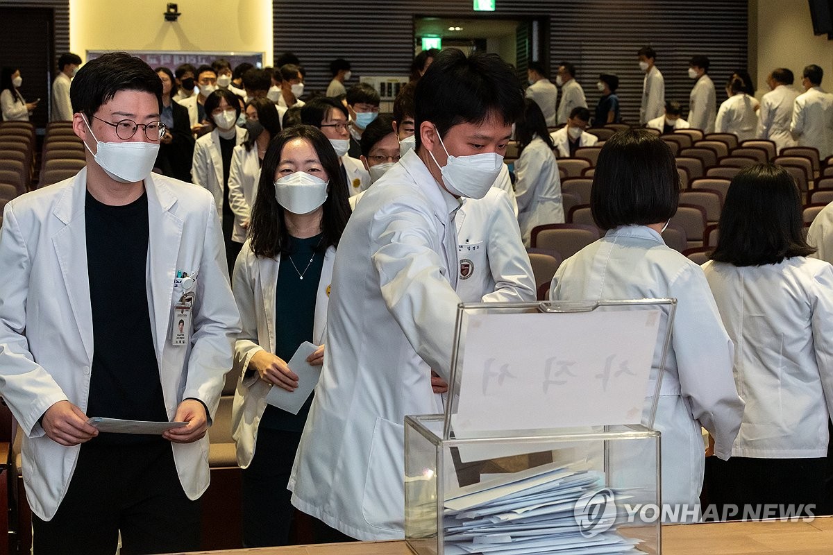 '빅5'의대 교수 절반은 사직 안해…사직서 내고도 대부분은 진료