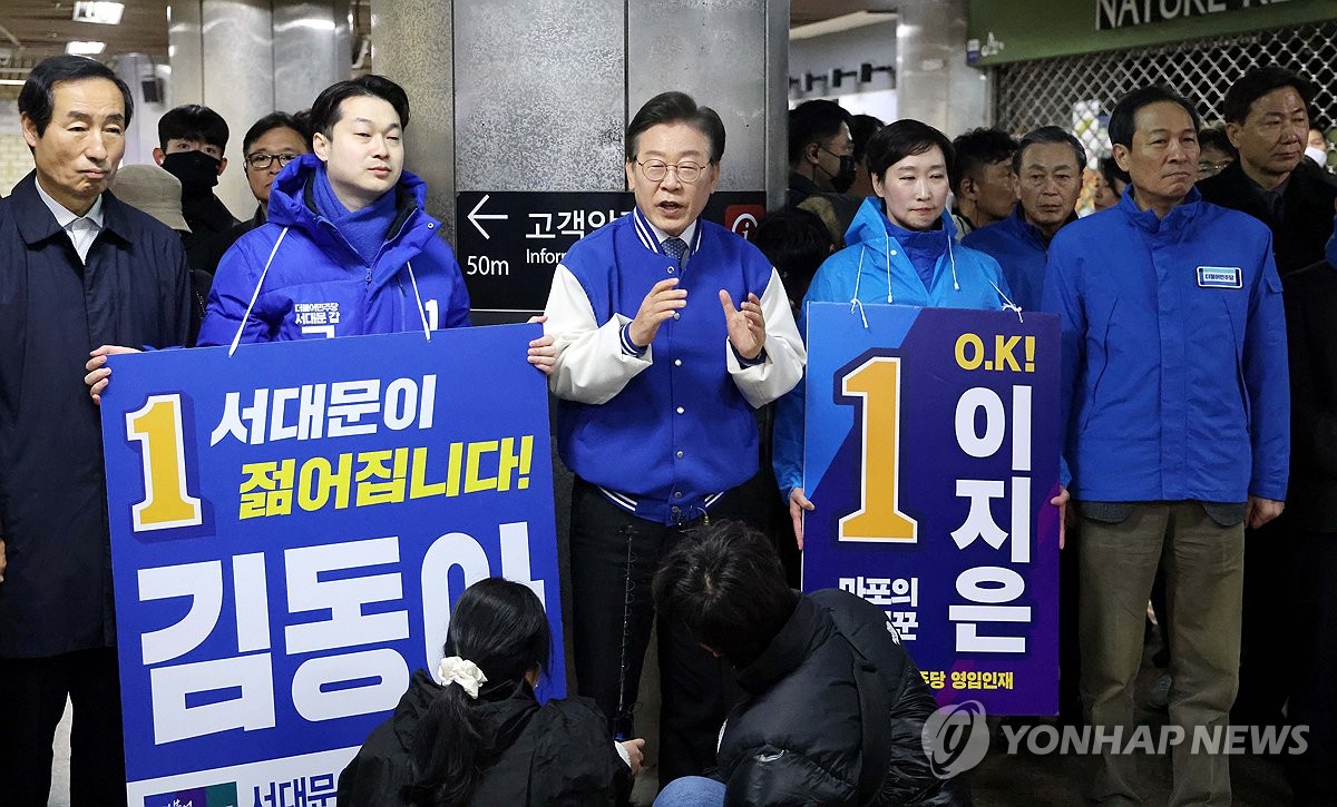 이재명, 충북서 지지 호소…野비례정당과 합동 선대위 회의도