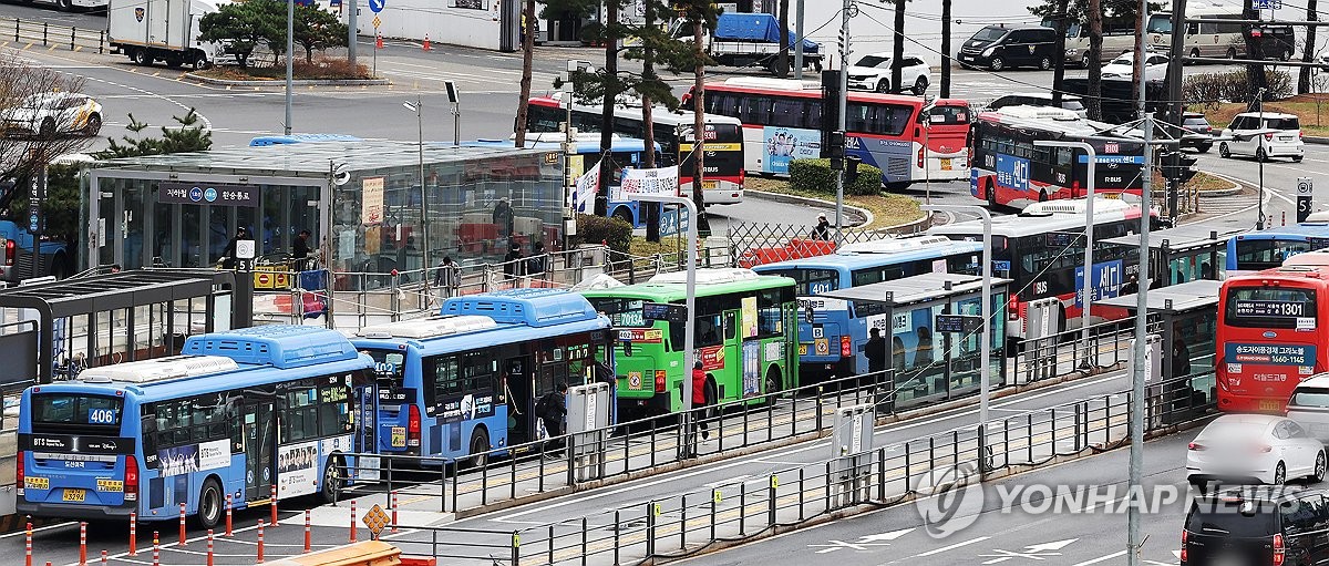 서울 시내버스 멈춰서나…노사, 내일 파업 앞두고 막판 협상