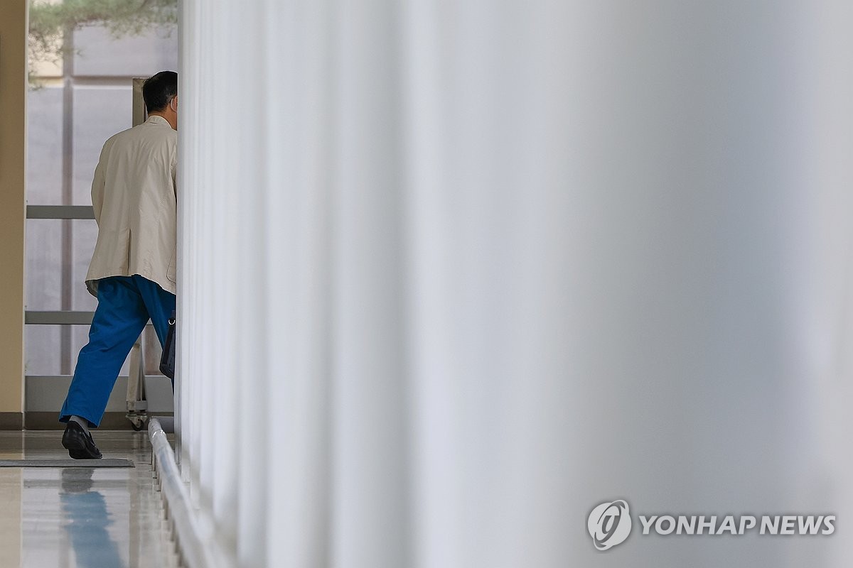 의대교수 줄사표에 52시간 근무 돌입…환자 "아파도 병원 못 가"(종합)