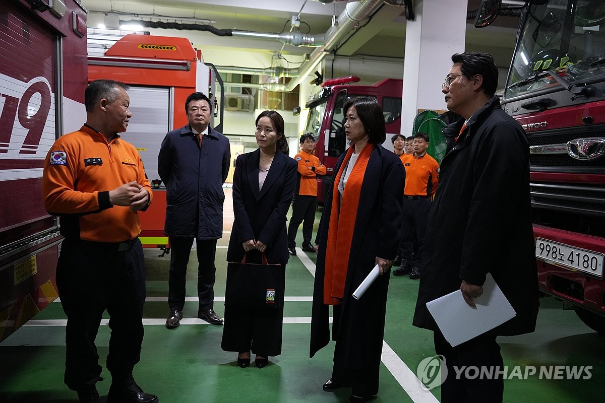 '각자도생' 군소정당도 선거운동 개시…"제3지대에 눈길 달라"