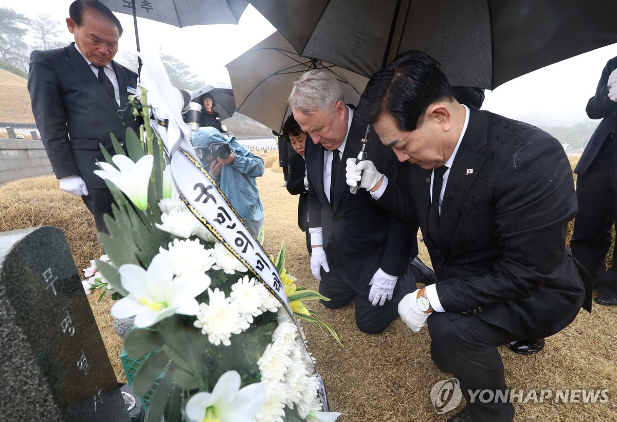 선거운동 첫날…與 "이·조 심판" 민주 "정권심판"(종합)