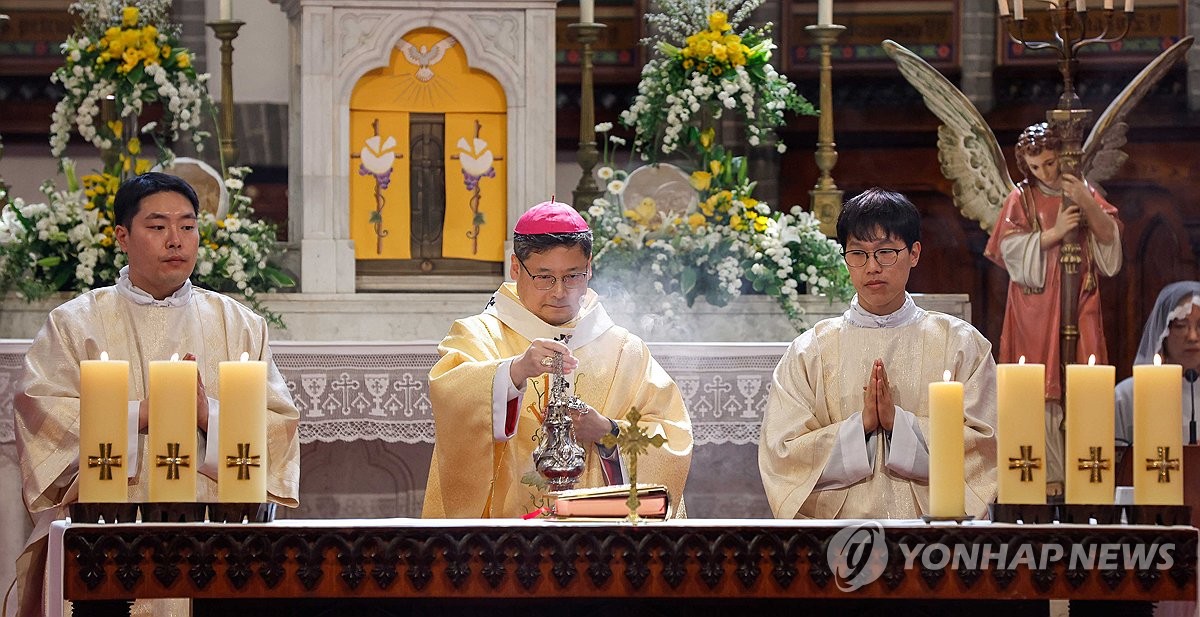 "기쁨 나누자"…부활절 맞아 성당·교회서 축하 미사·예배(종합)