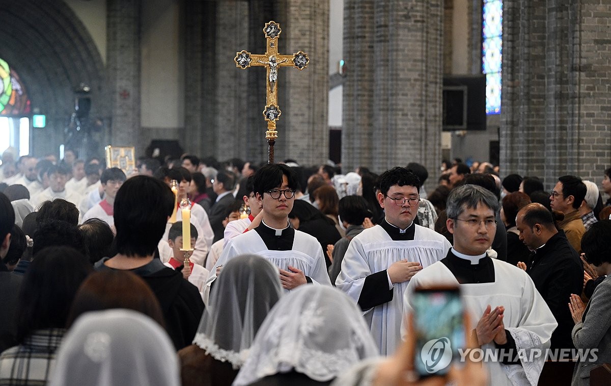 "기쁨 나누자"…부활절 맞아 성당·교회서 축하 미사·예배(종합)