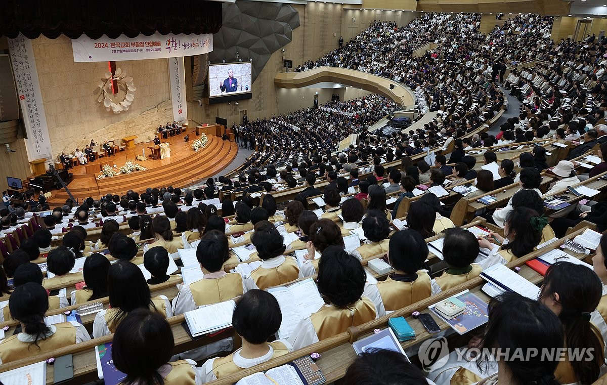 "기쁨 나누자"…부활절 맞아 성당·교회서 축하 미사·예배(종합)