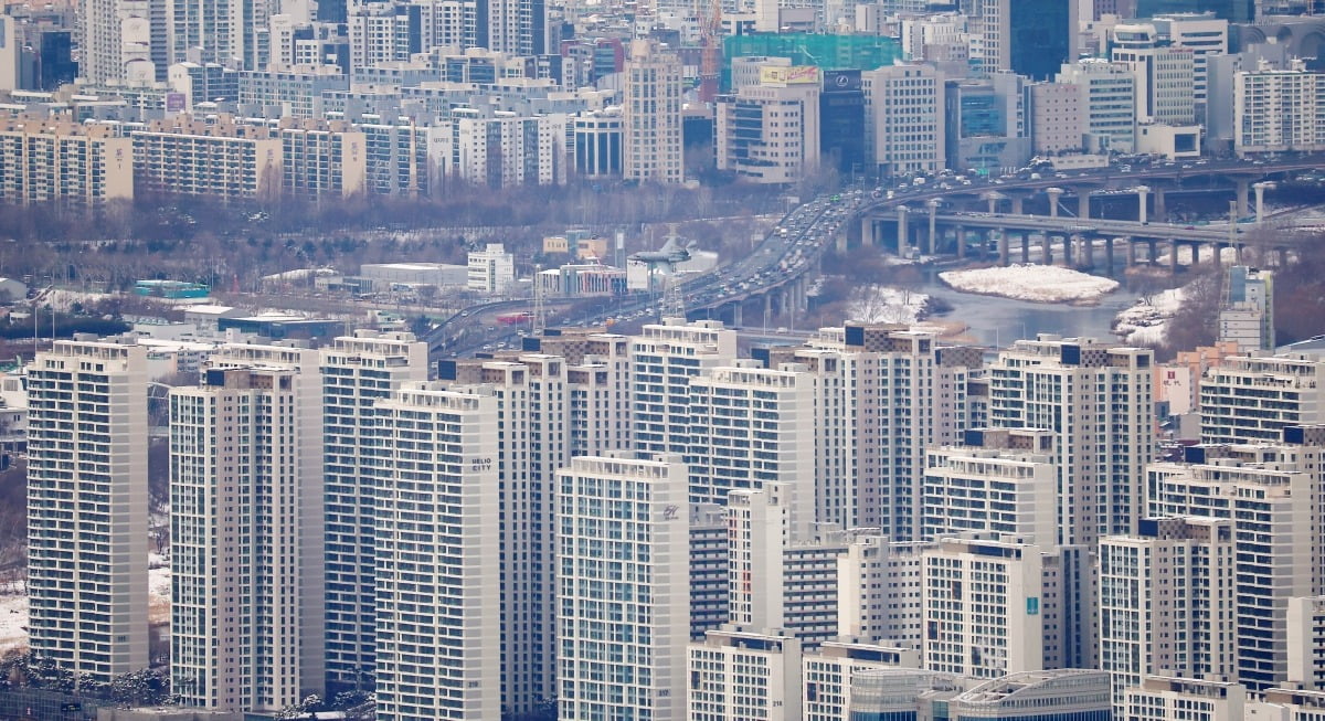 경기도 광주시 남한산성에서 바라본 서울 아파트 단지 모습. 사진=연합뉴스